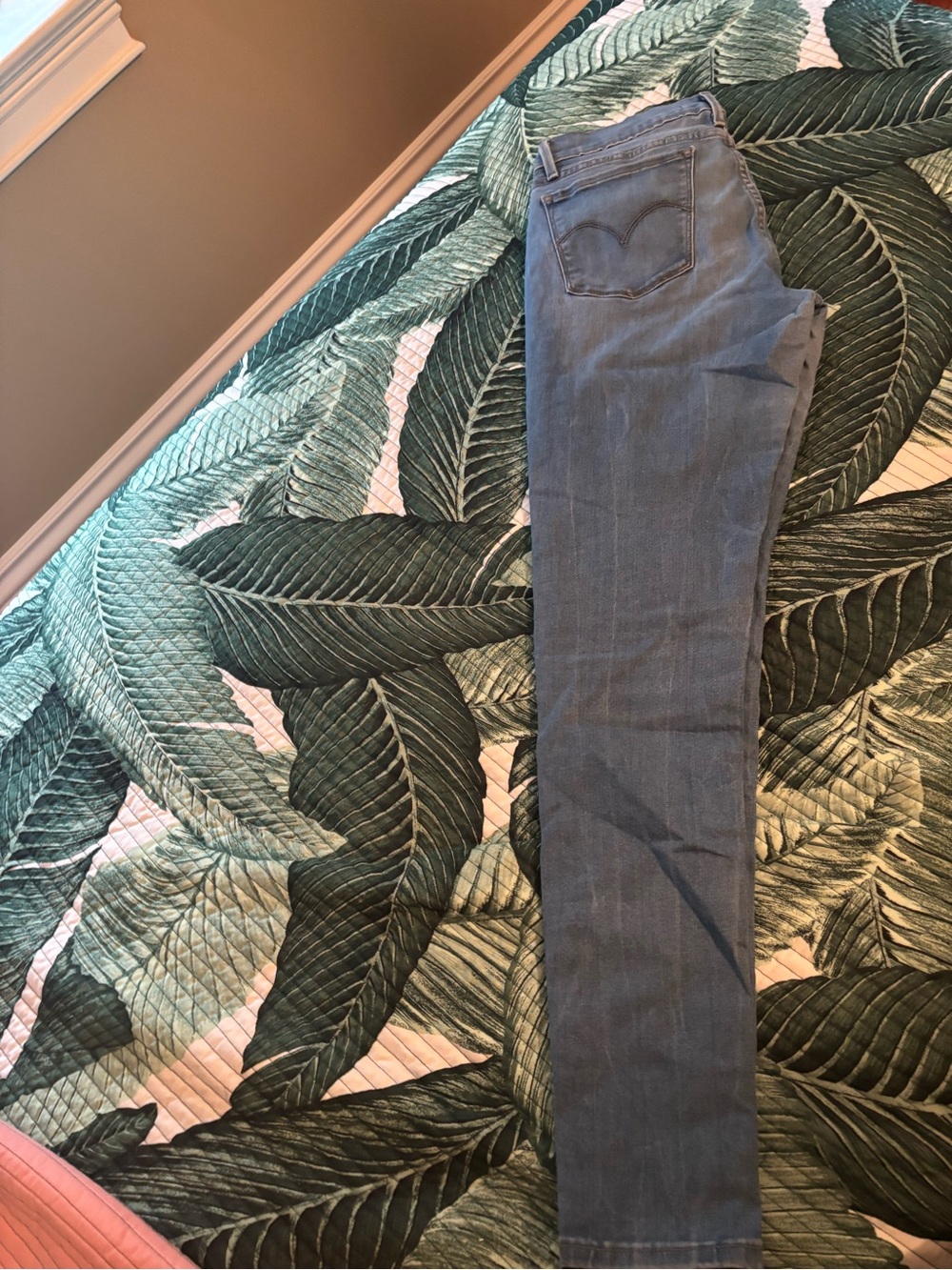 Levi's Blue Women's Skinny Jeans with Red Tab - Picture 2 of 7